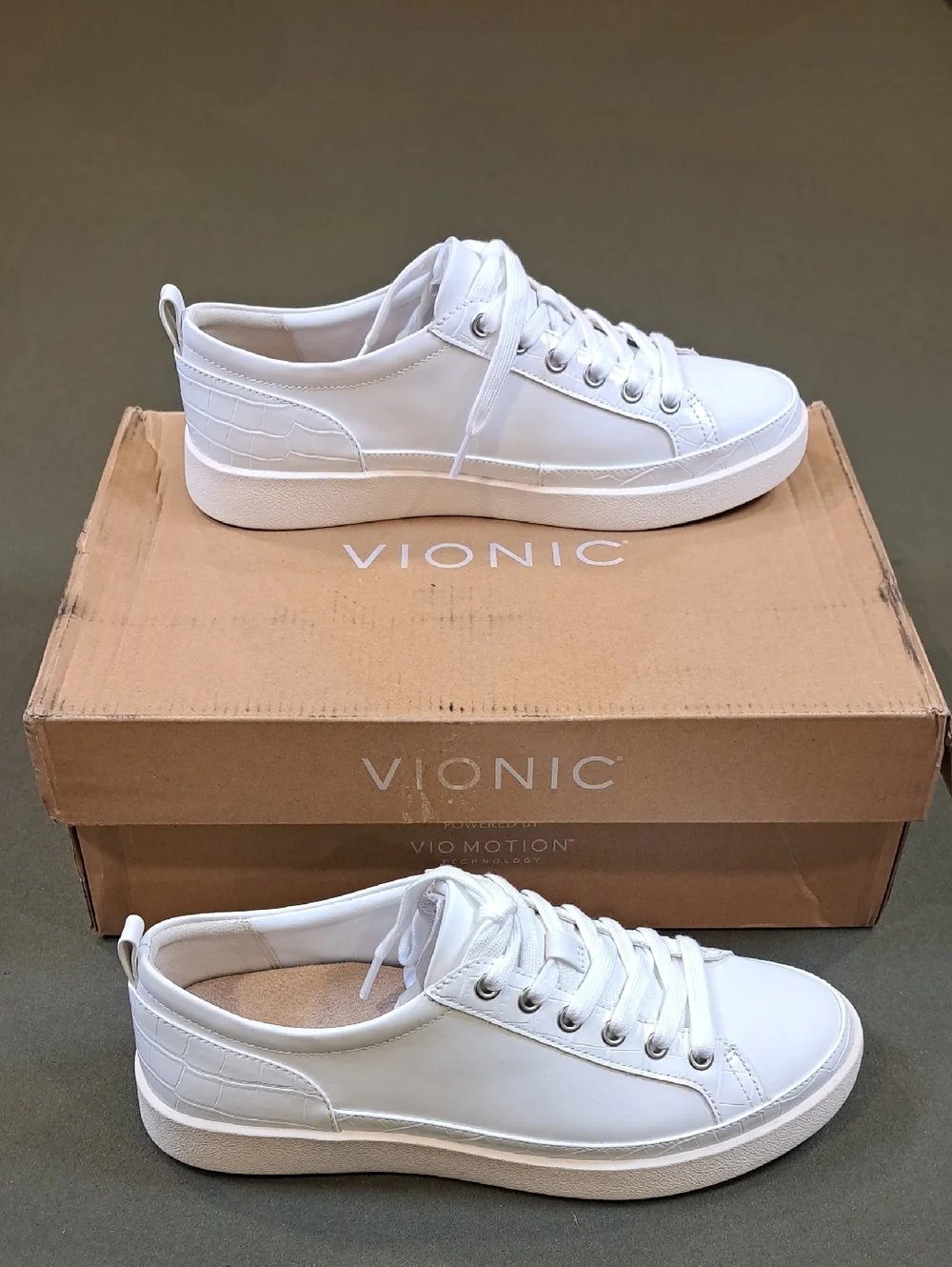 Vionic Winny Sneakers - Color: White - Size: Women 9 - Picture 2 of 11